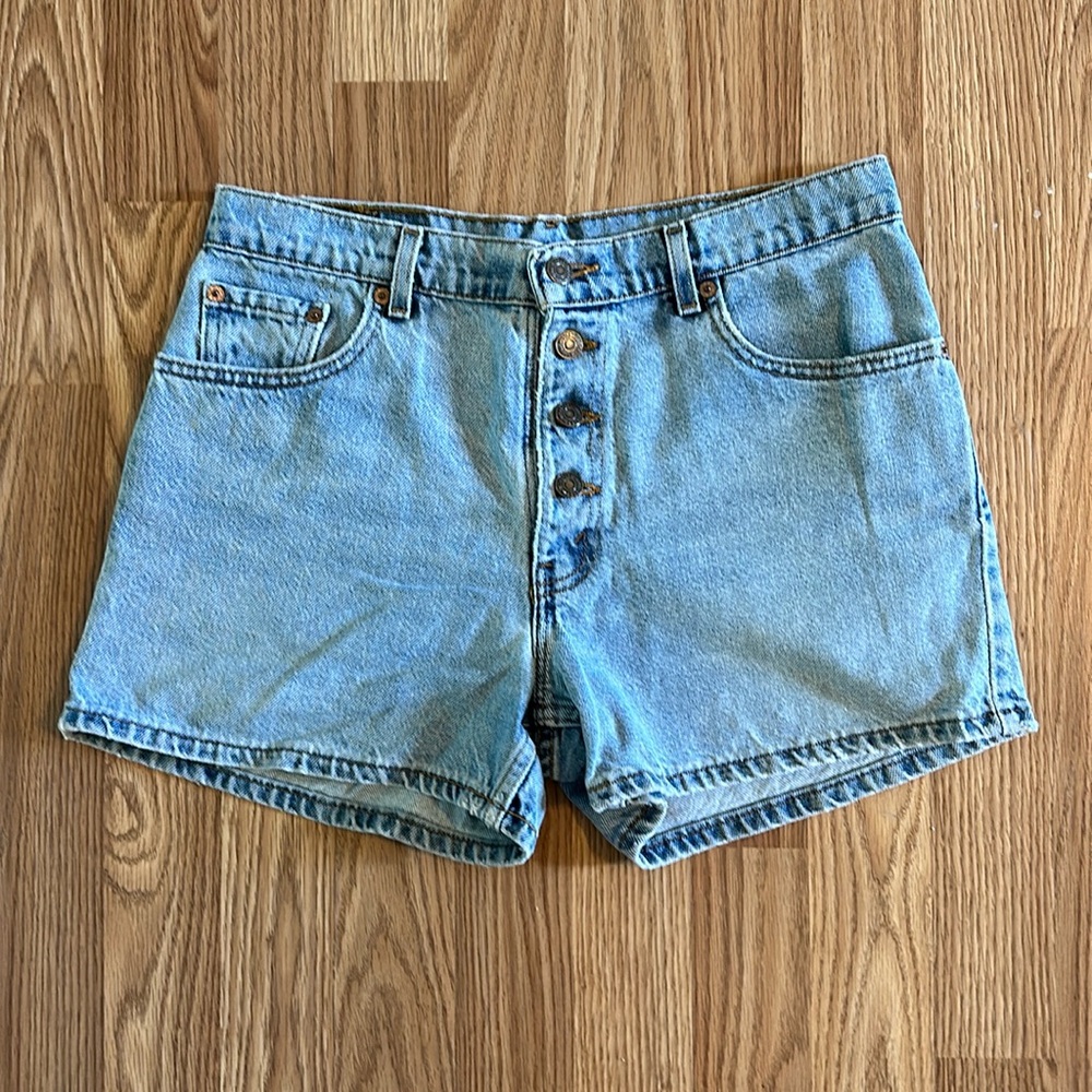 Vintage Levi’s shorts. Size 11.